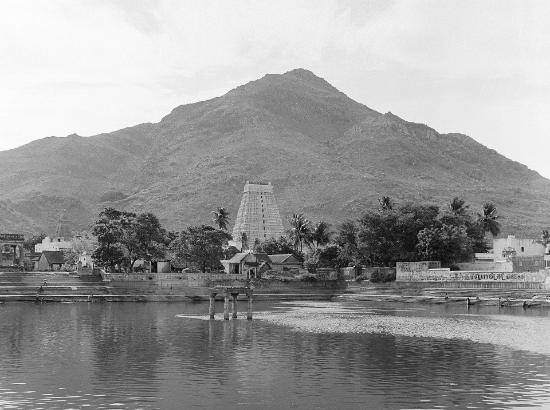 ancient temple in front of arunachala