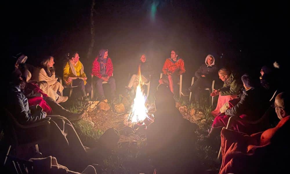 Retraite Estrie avec Surya feu dans la nuit