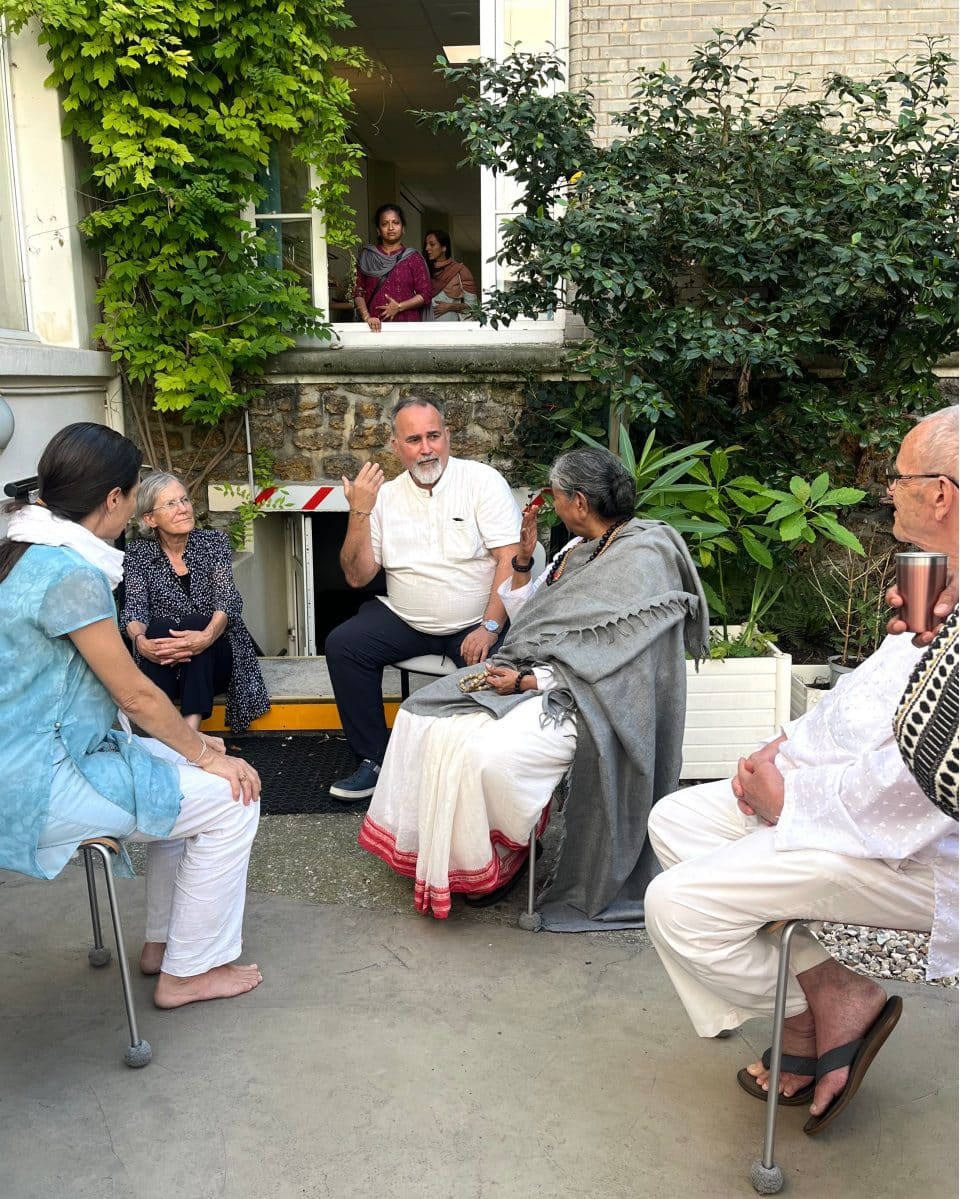 Ma Devaki Paris avec Surya discussion